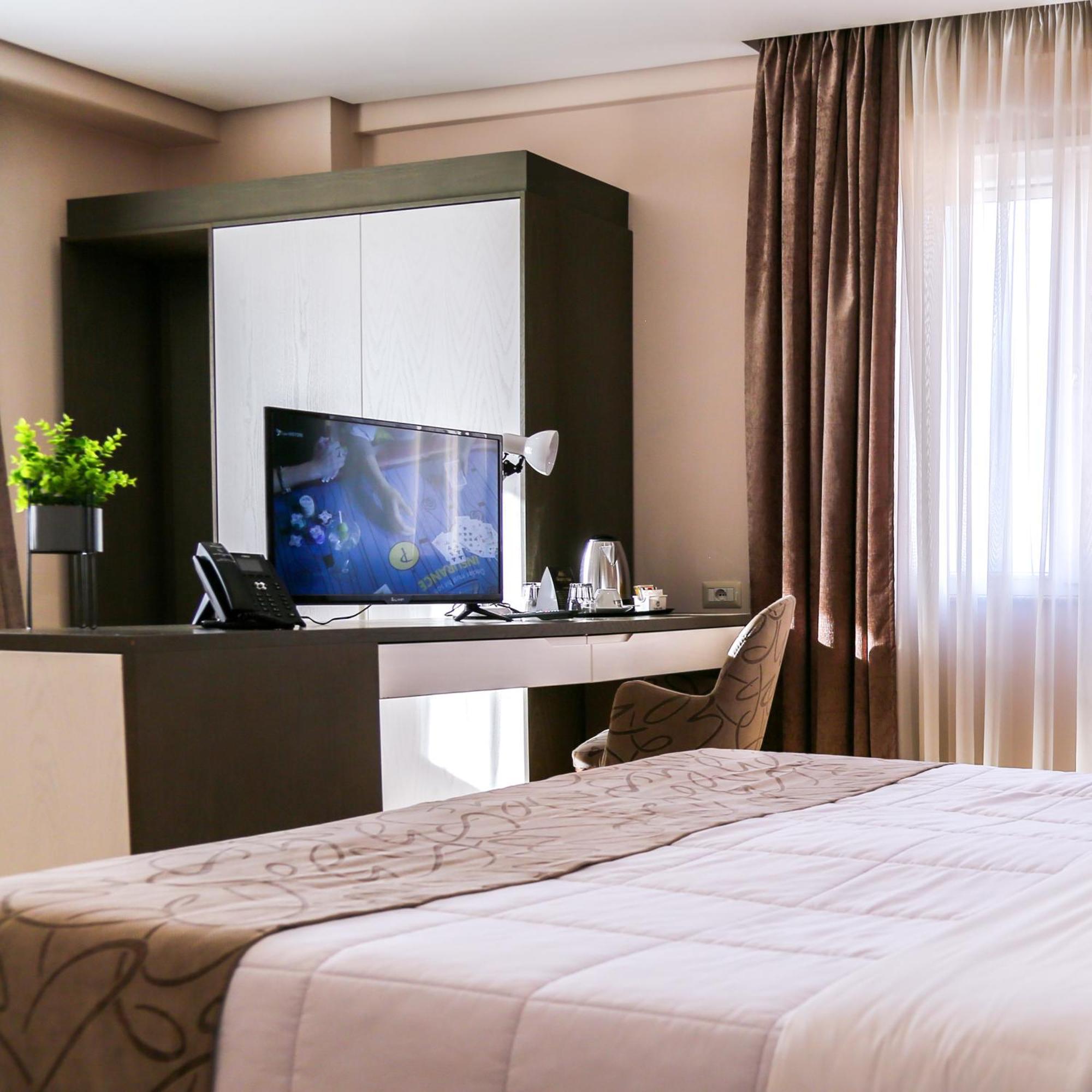 Doanesia Premium Hotel & Spa Tirana Exterior foto